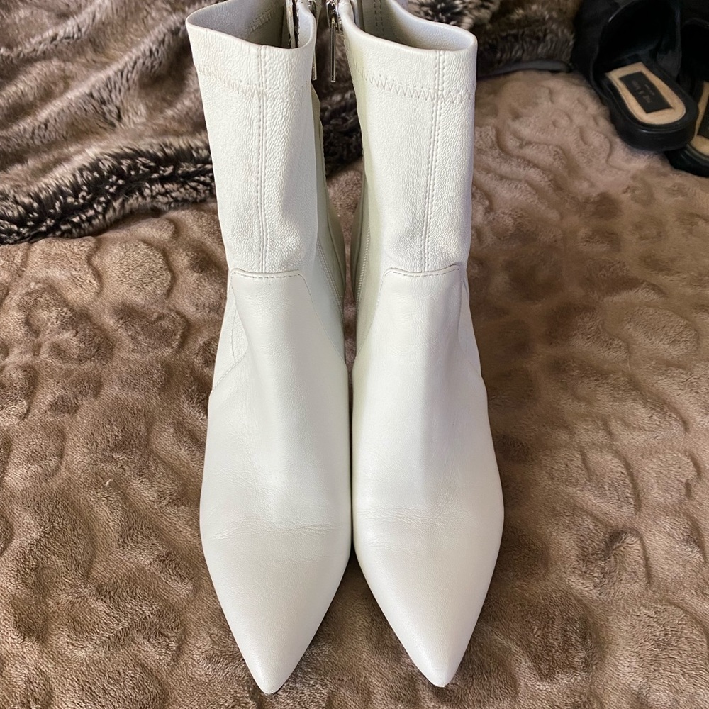 Charles David Laurent boot white size 8!